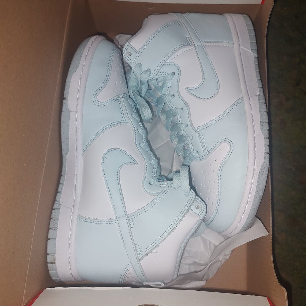Women's white, high dunks... - Picture 2 of 3